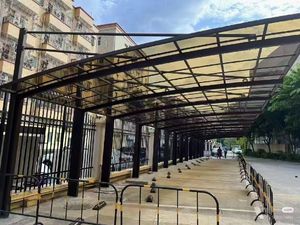 Cochera/Garaje/Techo para Estacionamiento de Automóviles con Estructura de Aluminio y Techo de Policarbonato Tratado Térmicamente de Alta Calidad - Product Image 1