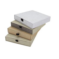 Boîte cadeau en velours avec logo personnalisé, paillettes dorées, finition mate, fermeture magnétique, emballage rigide, recyclable