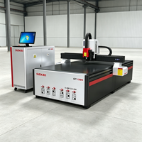 Machine de découpe CNC, machine CNC avec table de travail de 1300*2500 mm pour le travail du bois, offrant des performances de fraisage à haute vitesse