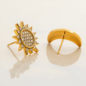 Boucles d'oreilles Sun Moon en or avec cristaux transparents, design géométrique pour bijoux de mode - Product Image 3