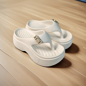 รองเท้าแตะส้นเตารีดแบบหนา แฟชั่นสุดฮิต ไม่ลื่น ดีไซน์แบบคนดัง กำลังเป็นที่นิยมในโลกออนไลน์ - Product Image 2