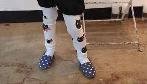 Vêtements pour enfants en gros en ligne : Pantalon décontracté imprimé de dessins animés pour filles, fabriqué en Chine - Product Image 5