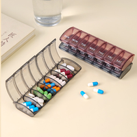 Vente en gros, personnalisation, mini organisateur de pilules hebdomadaire en plastique, boîte à pilules mignonne, étui à comprimés, organisateur de médicaments