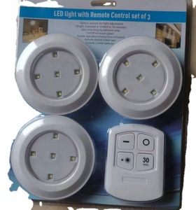 3er-Pack Kabellose Aufkleb-LED-Nachtlichter Helle Fernbedienungsbetriebene Batteriebetriebene Unterbauleuchten für Schränke - Product Image 1