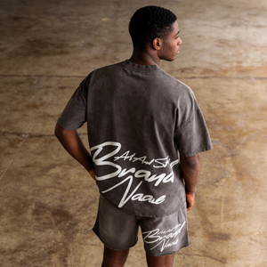 Completo Estivo Personalizzato con Logo Stampato, Set 2 Pezzi Maglietta e Pantaloncini, Tuta Effetto Lavaggio Acido con Grafica, Taglie Grandi per Uomo - Product Image 3