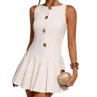 Robe plissée mini sans manches pour femme, coupe ajustée, style doux, taille empire, au-dessus du genou, idéale pour les soirées et les fêtes, collection été 2026