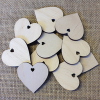 Cœurs en bois inachevé avec trou en forme de cœur pour mariage et fête