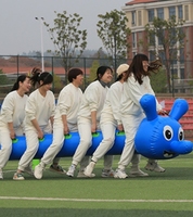 Jeu de sport Insect Racing Team Building Games Grand tube de course de chenille gonflable 6 places pour la balade
