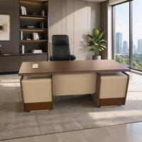 Escritorio Ejecutivo Modular de Lujo para CEO, Superficie con Acabado de Madera, Base con Panel Texturizado Acanalado, Resistente al Agua
