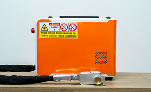 Nettoyeur laser à fibre portable haute puissance 100W pour l'élimination de la <span class=keywords><strong>rouille</strong></span> lourde, de la graisse et de l'oxyde sur l'acier, l'aluminium, le bois et les carrosseries de voitures - Product Image 2