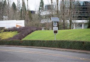 שלט מהירות רדאר סולארי - תצוגת LED מוארת של מהירותך לבטיחות בדרכים - Product Image 5