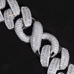 Collier chaîne cubaine en argent sterling 925 avec lettres, personnalisé pour homme, 28 mm, avec moissanite baguette VVS, par Xs Fine Jewelry - Product Image 3