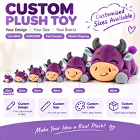 Fabrication de jouets en peluche personnalisés : figurines en peluche en position d'escalade, animaux en peluche sur mesure