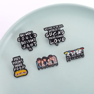 Spille in smalto dei personaggi dello spettacolo televisivo comico con ombrello per gli amici sarò lì per te spille distintivi regalo di gioielli con risvolto per I migliori amici - Product Image 1