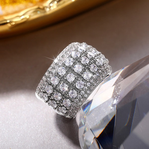 Anello con Design a Otto Cuori e Frecce, Stile Classico per Donne - Product Image 6