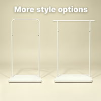 Présentoir à vêtements en métal LED avec base en bois, support de suspension pour boutique, présentoir de magasin de vêtements, équipement de showroom, personnalisable