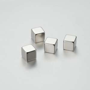 Imán de tierras raras Ndfeb Fuerte magnético Personalizable en varios tamaños Imán magnético de neodimio súper fuerte (discos y bloques) - Product Image 4