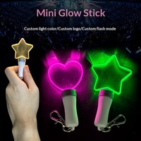 Porte-clés lumineux LED personnalisé en plastique en forme d'étoile/coeur, 15 couleurs au choix, qualité supérieure, directement de l'usine