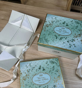 Boîte-cadeau de luxe pliable avec couvercle et base en papier de carton au design personnalisé avec rubans pour emballage de cadeaux - Product Image 3
