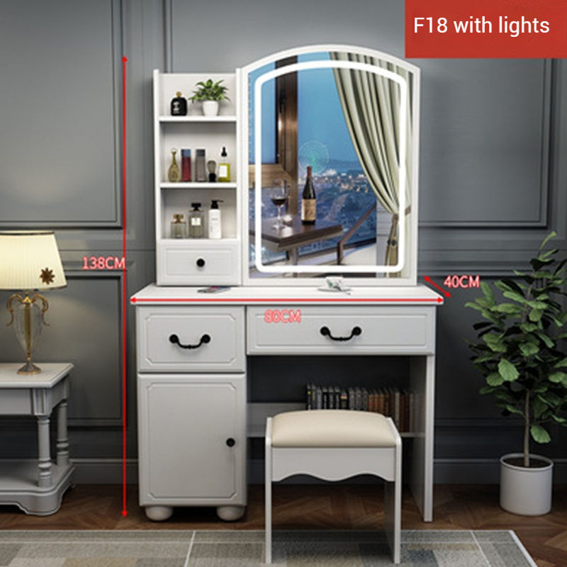 F18 พร้อมไฟ