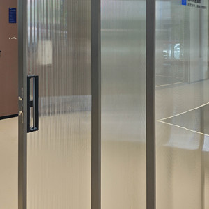 Ventanas comerciales de vidrio templado de doble acristalamiento estándar Deioux para sala de estar, puertas corredizas de aluminio - Product Image 1