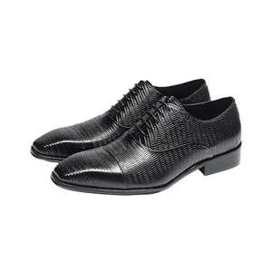 Zapatos formales de negocios para hombre, de cuero con punta cuadrada y relieve, hechos de piel de vacuno de primera calidad. - Product Image 3