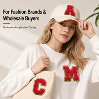 Parches de letras de chenilla rojos A-Z listos para enviar, insignias alfabéticas al por mayor en stock, apliques de purpurina termoadhesivos para chaquetas universitarias