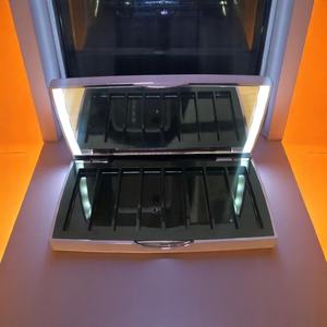 พาเลทอายแชโดว์พร้อมไฟ LED - Product Image 5