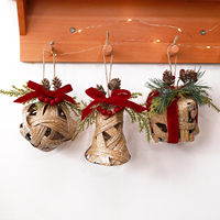 Ornement de Noël tressé naturel, boule suspendue rouge avec nœud, pomme de pin et baies, pendentif rustique pour sapin de Noël, décoration de maison pour les fêtes