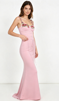 Robe longue corset rose sans col à imprimé floral vintage, idéale pour les soirées et les fêtes, vente en gros, fabrication B2B, directement de l'usine.