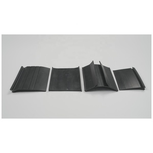 Joint en caoutchouc EPDM inférieur <span class=keywords><strong>de</strong></span> <span class=keywords><strong>porte</strong></span> <span class=keywords><strong>de</strong></span> <span class=keywords><strong>garage</strong></span> sectionnel à panneau isolé pour retenue en aluminium - Product Image 2