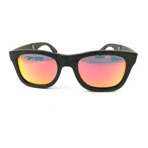 Lunettes de soleil pliantes en bois de bambou avec logo personnalisé avec verres fumés polarisés de couleur bleue ou rouge - Product Image 5