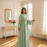 Ensemble Abaya Nida Douce Broderie Florale et Hijab Assorti pour Femme Musulmane – Robe Islamique Modeste Rose avec Dentelle et Patchwork – Vente en Gros