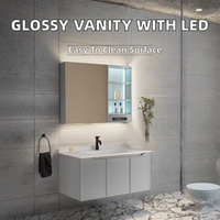 Lemari Cermin Kamar Mandi Kayu Solid Modern Fullkenlight High-gloss dengan Lampu LED, Terpasang di Dinding, Dilengkapi Jam LED Pintar