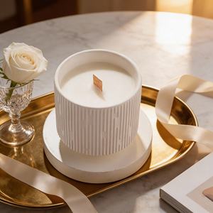 Arovi - Bougie artisanale en céramique blanche Pantone, à la soja, aromathérapie, mèche en bois, bougie pour la Saint-Valentin, bougie de fête et parfum d'intérieur - Product Image 2