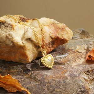 Collar con Colgante de Corazón de 20 Pulgadas, Chapado en Oro PVD de 14k, Cadena de Eslabones de Latón con Engaste de Garra, Zirconia, Joyería Unisex, Amuleto de Aniversario - Product Image 5