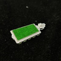 Pendentif en jadéite birmane naturelle de qualité A, forme rectangulaire, pendentif en jadéite de haute qualité, cadeau en jadéite pour femmes (avec NGTC)