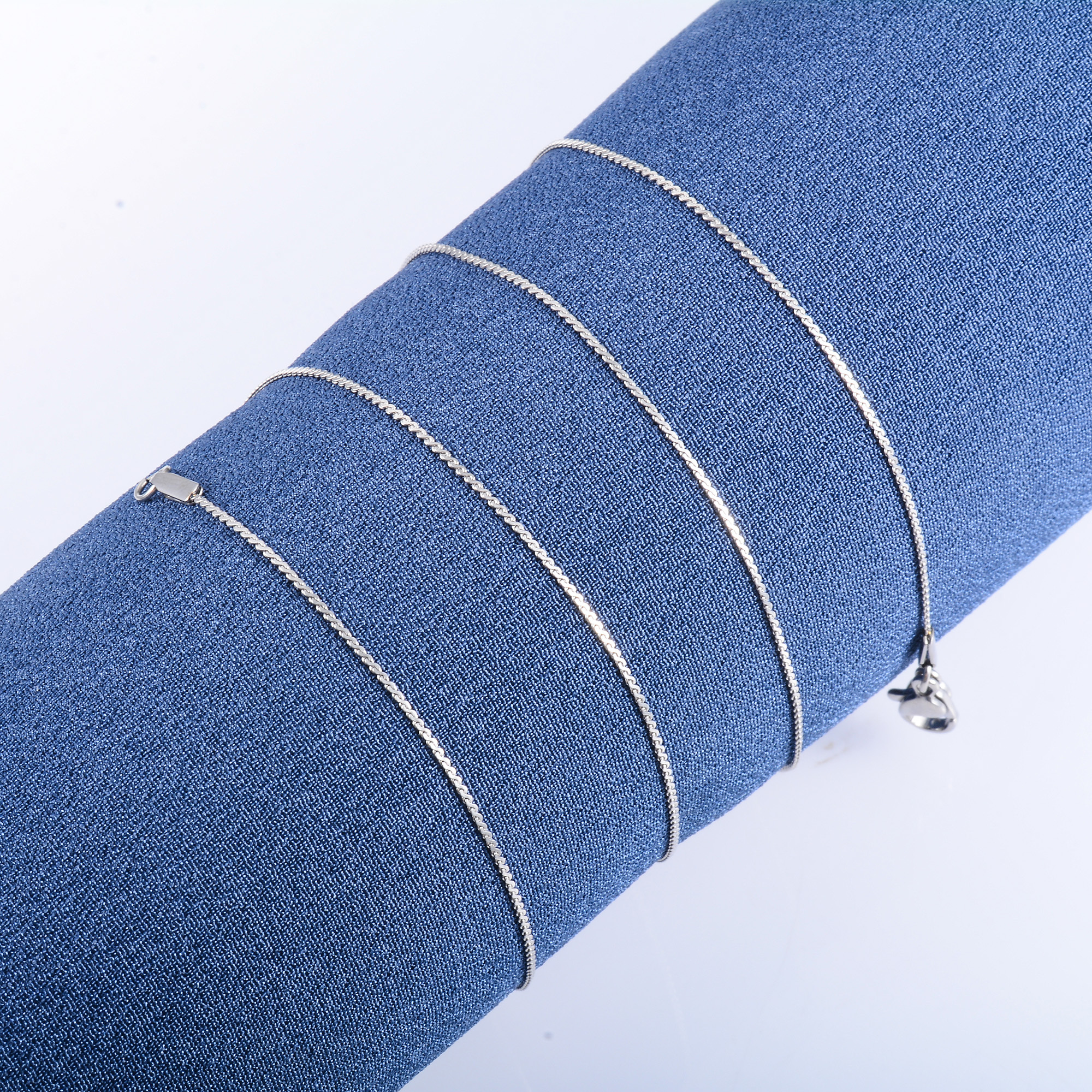 0.8mm Wide Silver