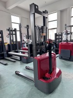 Offre spéciale Worui : chariot élévateur électrique avec une hauteur de levage de 3 mètres et une capacité de charge de 1,5 tonne