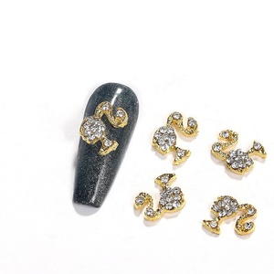 Qianya-diamantes de imitación para uñas, decoración artística de uñas, gato, labios rojos, cabeza de chica, 3D, aleación, diamantes, suministro, 2022 - Product Image 1