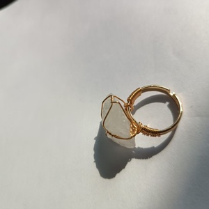 En stock local : Bague en cristal blanc, quartz naturel, forme octogonale peinte, personnage de film TV, Sept péchés capitaux, pierre de guérison, mode - Product Image 1