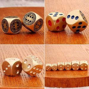 Juego de Dados de Latón Vintage Hechos a Mano - Dados Metálicos Decorativos para el Hogar y Regalo - Product Image 2