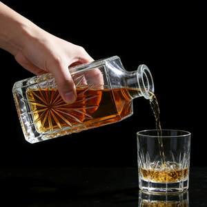 Bouteille à spiritueux en <span class=keywords><strong>verre</strong></span> de luxe personnalisée, transparente, 700 ml, 800 ml, gravure en relief, cristal, carrée, pour <span class=keywords><strong>whisky</strong></span> - Product Image 4