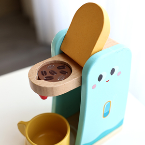 Superbe machine à café en bois polyvalente pour enfants, jouet de simulation de cuisine et d'aliments, ambiance dessin animé et anime - Product Image 6