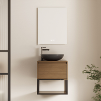 Meuble-lavabo mural en PVC pour salle de bain, avec cadre en métal noir, vasque en céramique, armoire aspect bois, ensemble compact pour hôtel, suite d'appartement