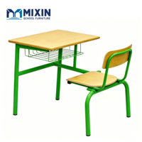 Mobilier de salle de classe avec chaise d'étudiant et bureau intégré, structure jaune vif avec plateau en imitation bois et siège individuel