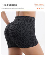 Ensemble deux pièces sans coutures pour femme, soutien-gorge à fort maintien avec torsion sur le devant et dos croisé, décolleté en V profond, imprimé léopard, et short. Nouvelle collection.