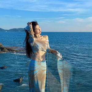 Conjunto de Dos Piezas con Hombros Descubiertos y Tie Dye, Top Corto de Cintura Alta y Falda Larga, Traje de Playa de Verano, Chifón de Secado Rápido, Silueta Recta - Product Image 3