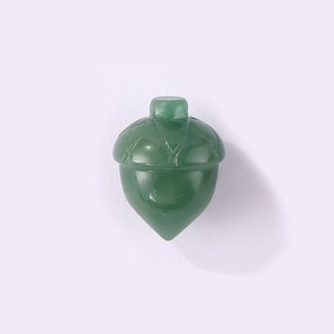 Pierre précieuse en quartz naturel de forme irrégulière, gravée et sculptée en forme de pignon de pin, style mascotte, pour décoration intérieure et bien-être - Product Image 5