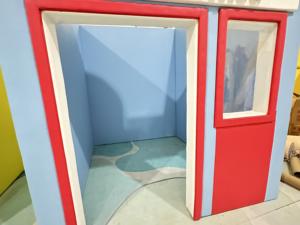 Conjunto de Brinquedos de Polícia para Crianças, Casa de Brincar de Madeira para Playground Interno - Product Image 3